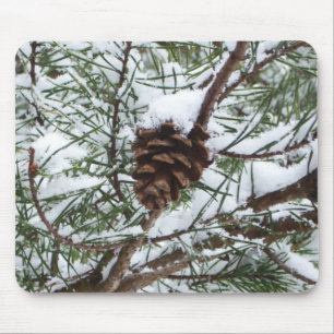 Snowy Pine Cone II冬の自然撮影 マウスパッド