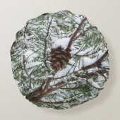 Snowy Pine Cone II冬の自然撮影 ラウンドクッション (裏面)