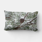 Snowy Pine Cone II冬の自然撮影 ランバークッション (裏面)