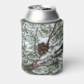 Snowy Pine Cone II冬の自然撮影 缶クーラー (缶裏面)