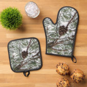 Snowy Pine Cone II Winter Nature Photography 鍋つかみ&鍋敷きセット (トップダウン)