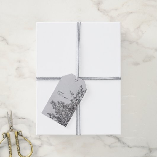 Snowy Pine, Scandinavian Christmas aesthetic ギフトタグ (より糸付き)
