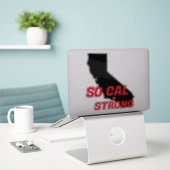 SO CAL STRONG Red Blk CA無地のハート シール (デスク上のノートパソコン)
