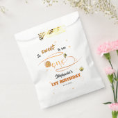 So Sweet To Bee One Cute Honey Bee 1st Birthday フェイバーバッグ (封をした状態)