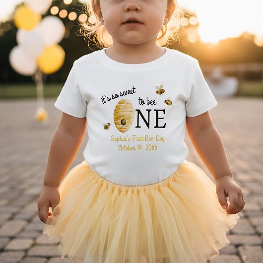 So Sweet To Bee One First Birthday Honeycomb ベビーTシャツ
