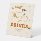 So Sweet To Bee One Honey Bee 1st Birthday Drinks 台座サイン (正面)