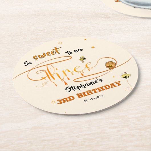 So Sweet To Bee Three Cute Honey Bee 3rd Birthday ラウンドペーパーコースター (アングル)