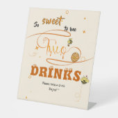 So Sweet To Bee Two Honey Bee 2nd Birthday Drinks 台座サイン (正面)