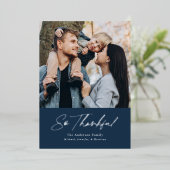 So Thankful Navy 2写真Thanksgiving 箔シーズンカード (立ち正面)