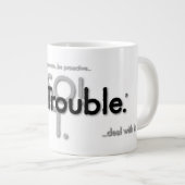 SO!Troubleのロゴとタグライン ジャンボコーヒーマグカップ (正面右)