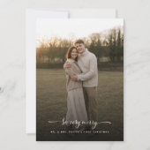 So Very Merry Newlywed First Christmas Photo シーズンカード (正面)