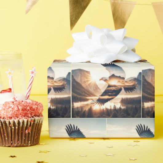 Soaring Bald Eagle Over Mountain Valley Lake ラッピングペーパー (誕生日パーティー)