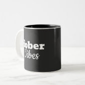 Sober Vibes - Sobriityやる気を起こさせる Recovery Gift ツートーンマグカップ (正面左)