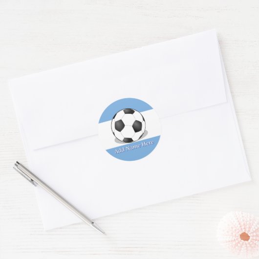 Soccer Ball on Light Blue and White Background ラウンドシール (封筒)