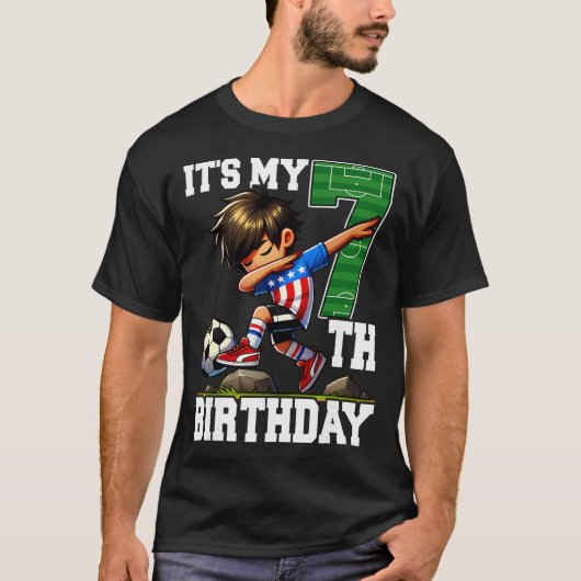Soccer Boy It's My 7th Birthday American Flag  Tシャツ (正面)
