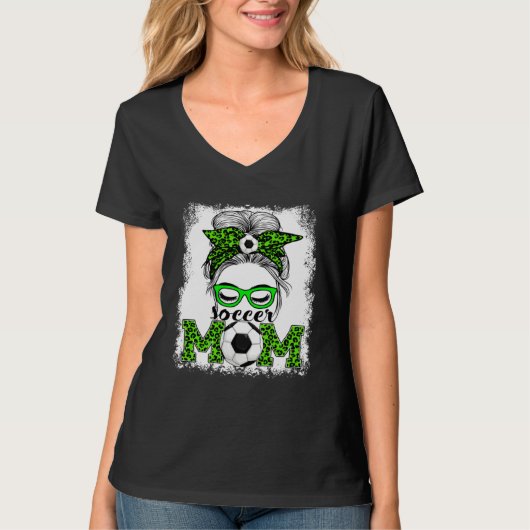Soccer Mom Mother's Day Game Day Messy Bun Leopard Tシャツ (正面)