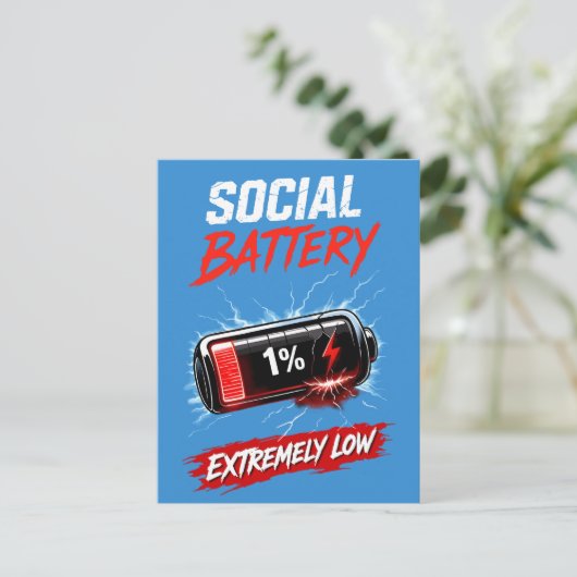 Social Battery Extremely Low – Funny Introvert  ポストカード (スタンド正面)