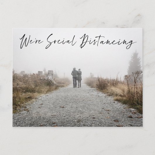 Social Distancingの結婚日付写真の発表 ポストカード (正面)