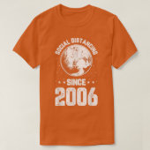 Social Pluto Distancing Since 2006 Funny Science G Tシャツ (デザイン正面)