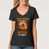 Social Worker By Day Witch By Night Halloween Soci Tシャツ (正面)