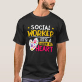Social Worker  It's A Work Of Heart Tシャツ (正面)