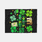 Social worker shamrock st patricks day social work フリースブランケット (正面(横))