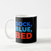 Sock Blue Bed Funny Meme  コーヒーマグカップ (左)