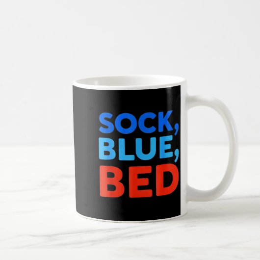 Sock Blue Bed Funny Meme  コーヒーマグカップ (右)
