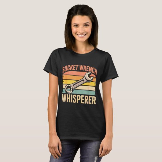 Socket Wrench Whisperer Retro Mechanic Crew Auto T Tシャツ (正面フル)