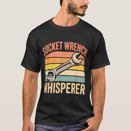 Socket Wrench Whisperer Retro Mechanic Crew Auto T Tシャツ (正面)