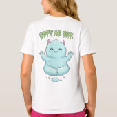 Soft as Sky: Kawaii Cloud Monster Zen Yoga & Medit Tシャツ (裏面)