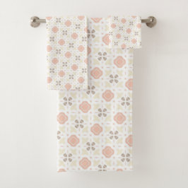 Soft Beige and Blush Retro Tile Pattern バスタオルセット
