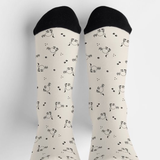 Soft Beige Cat Line Art Pattern Socks ソックス (上部)
