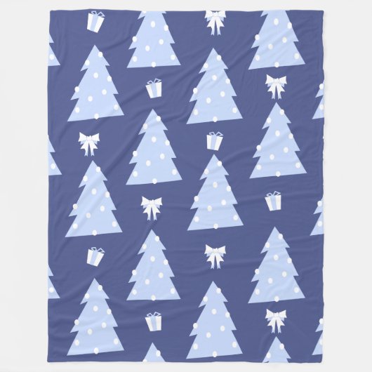 Soft Blue Christmas Tree and Gift Pattern フリースブランケット (正面)