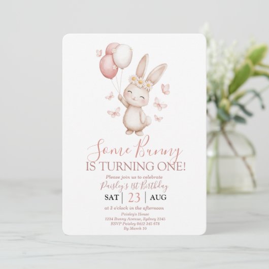 Soft Blush Bunny First Birthday 招待状 (スタンド正面)