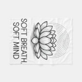 Soft Breath Soft Mind Dandelion Yoga Inspiration A フリースブランケット (正面(横))