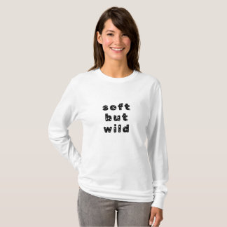 Soft but wild – Minimalistisches Statement T-Shirt Tシャツ
