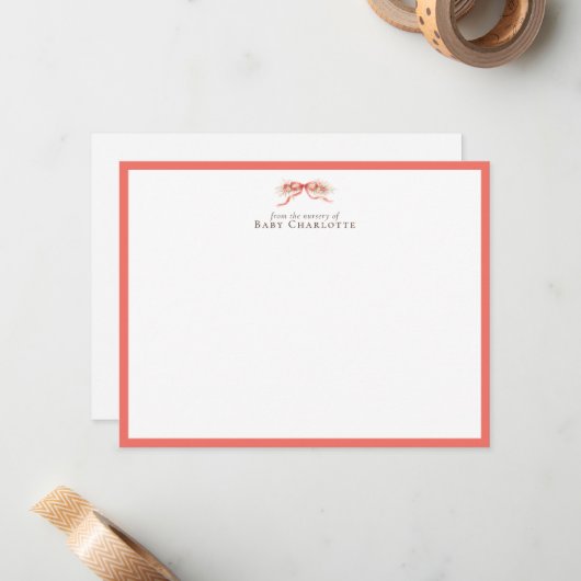 Soft Coral Bow Nursery Note Card – Personalized ノートカード (正面/裏面インサイチュ)