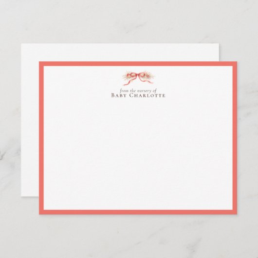Soft Coral Bow Nursery Note Card – Personalized ノートカード (正面/裏面)