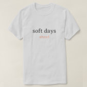 Soft Days Ahead – Minimal Lowercase Typography wit Tシャツ (デザイン正面)
