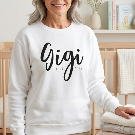 Soft Gigi EST Year Cozy Script Design スウェットシャツ
