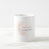 Soft Heart Strong Mind – Feminine Inspirational De コーヒーマグカップ (中央)