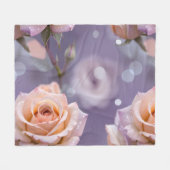 Soft Pastel Roses In Shades Of Peach And Pale Pink フリースブランケット (正面(横))
