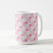 Soft Pink Daisy Checkerboard Floral Pattern コーヒーマグカップ (正面右)