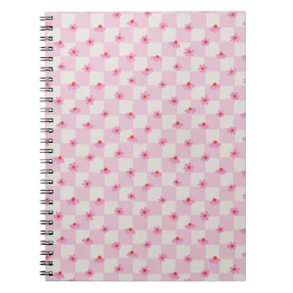 Soft Pink Daisy Checkerboard Floral Pattern ノートブック