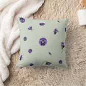 Soft Sage Purple Japanese Pansy Floral Pattern クッション (ブランケット)