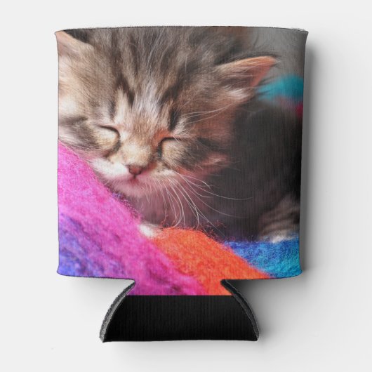 Soft Sleepy Newborn Kitten Phototgraph 缶クーラー (正面)