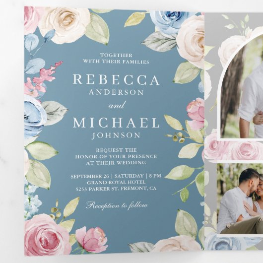 Soft Spring Floral Dusty Blue Wedding 三つ折り招待状 (内部最初)