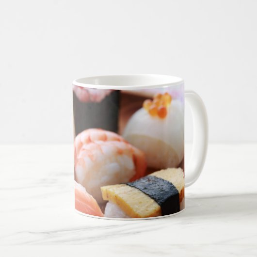 Soft Sushi Delight – Wooden Plate Series コーヒーマグカップ (正面右)