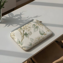 Soft White Hydrangea Floral Pattern ラップトップスリーブ